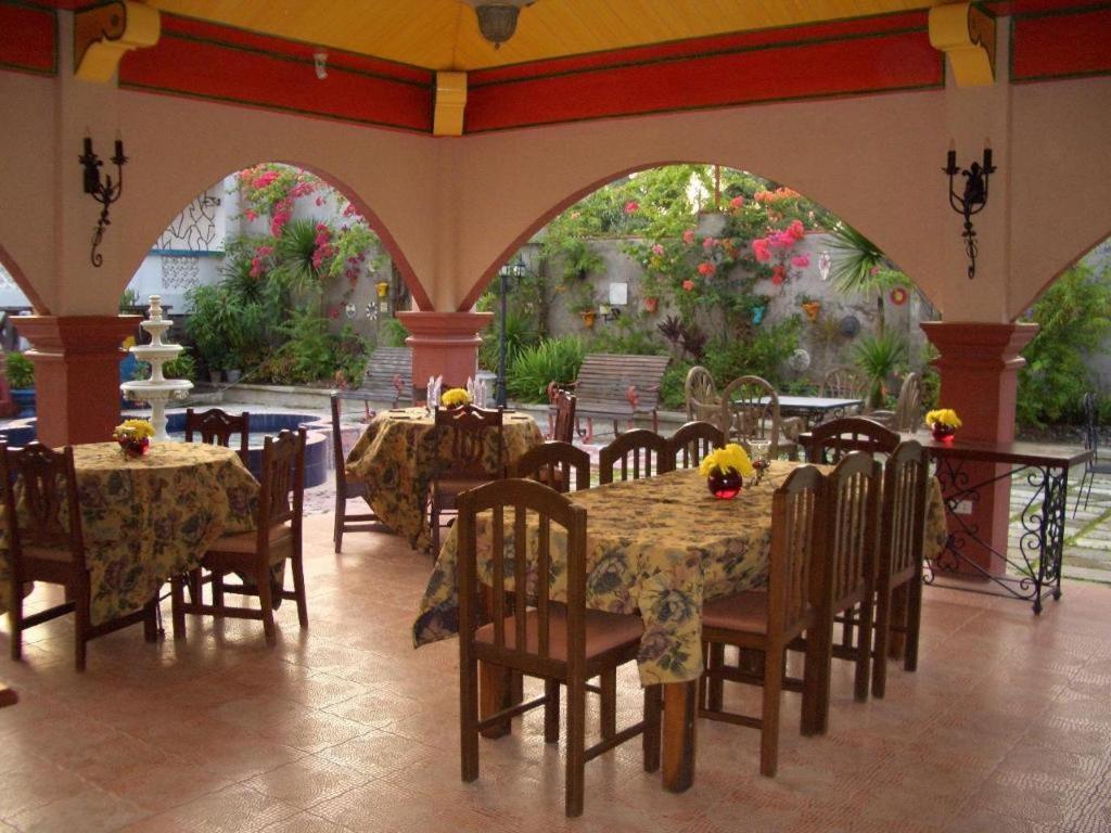 Casa La Granja Hotel Iloilo City Ngoại thất bức ảnh