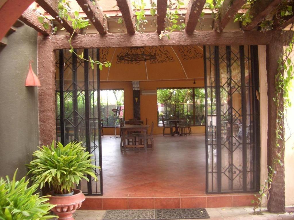 Casa La Granja Hotel Iloilo City Ngoại thất bức ảnh
