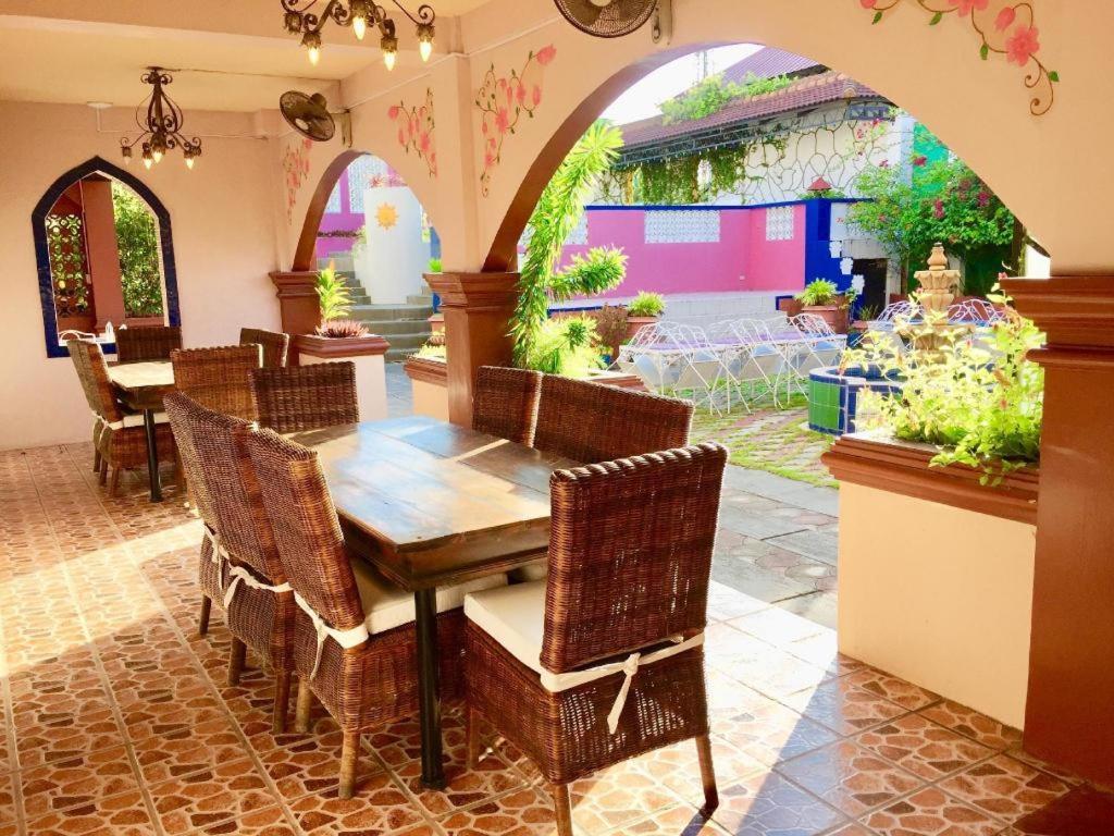 Casa La Granja Hotel Iloilo City Ngoại thất bức ảnh