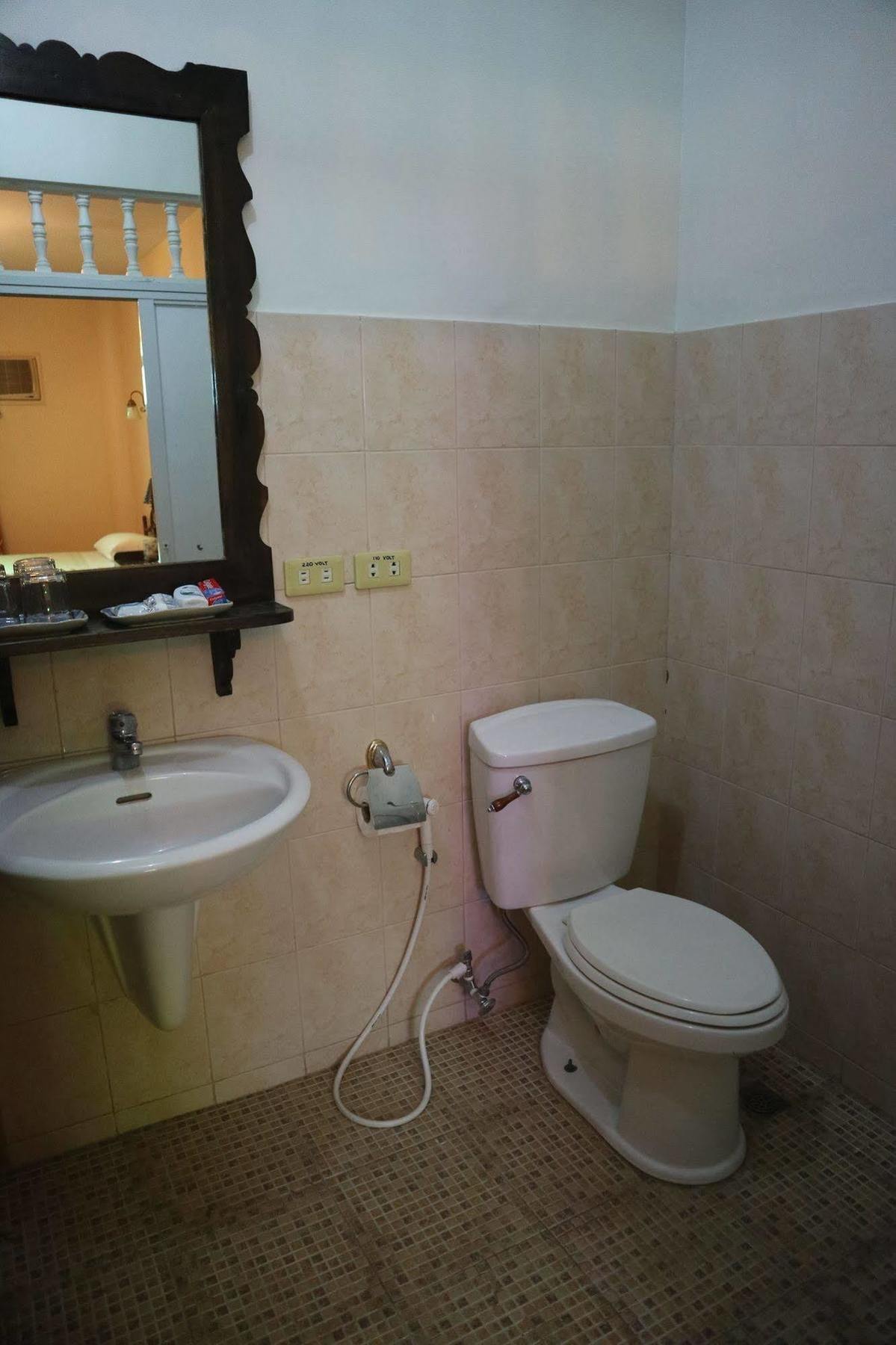 Casa La Granja Hotel Iloilo City Ngoại thất bức ảnh