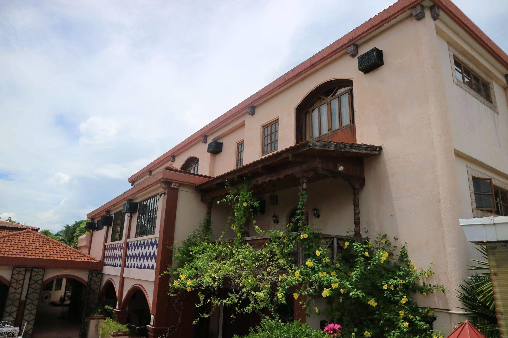 Casa La Granja Hotel Iloilo City Ngoại thất bức ảnh