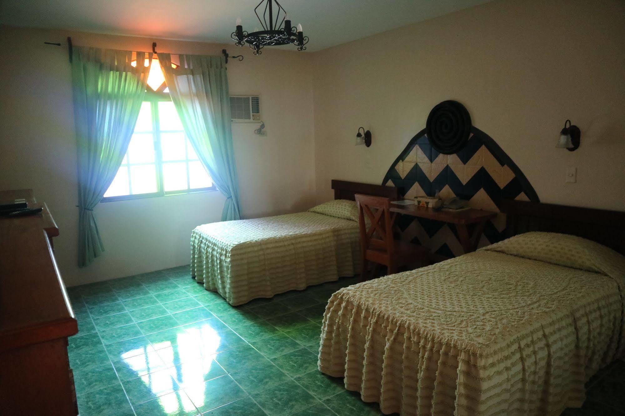 Casa La Granja Hotel Iloilo City Ngoại thất bức ảnh