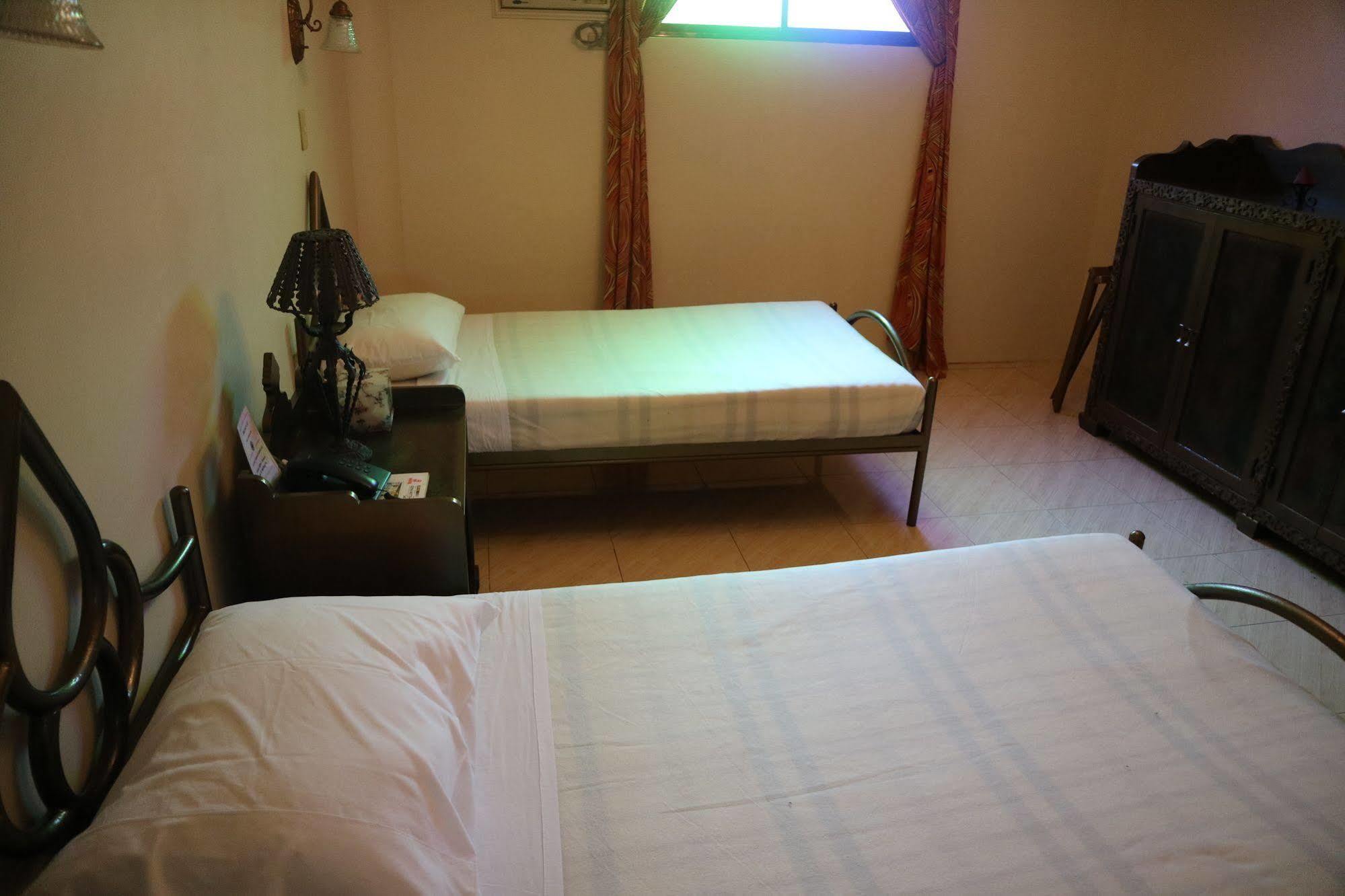 Casa La Granja Hotel Iloilo City Ngoại thất bức ảnh