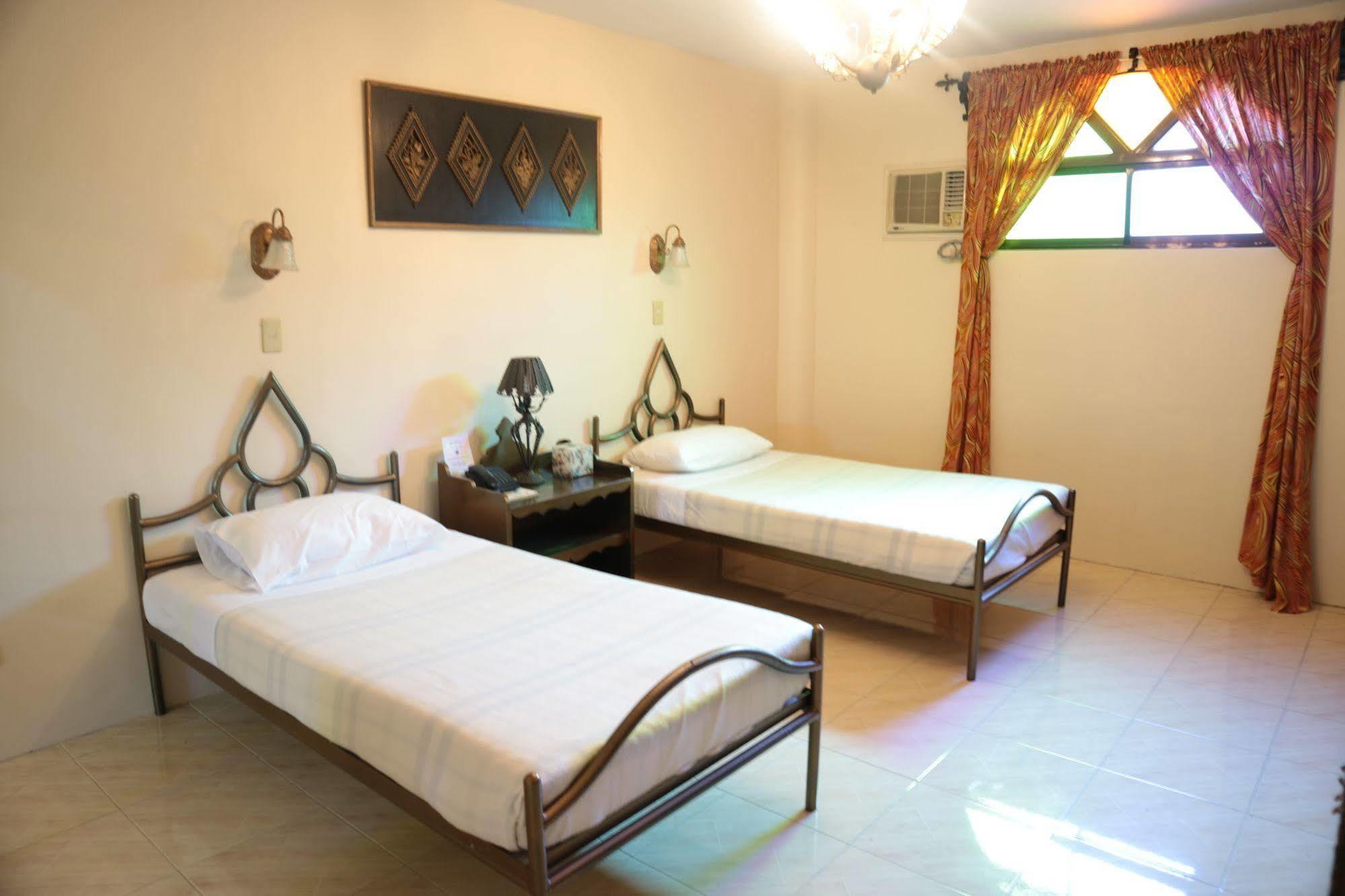 Casa La Granja Hotel Iloilo City Ngoại thất bức ảnh