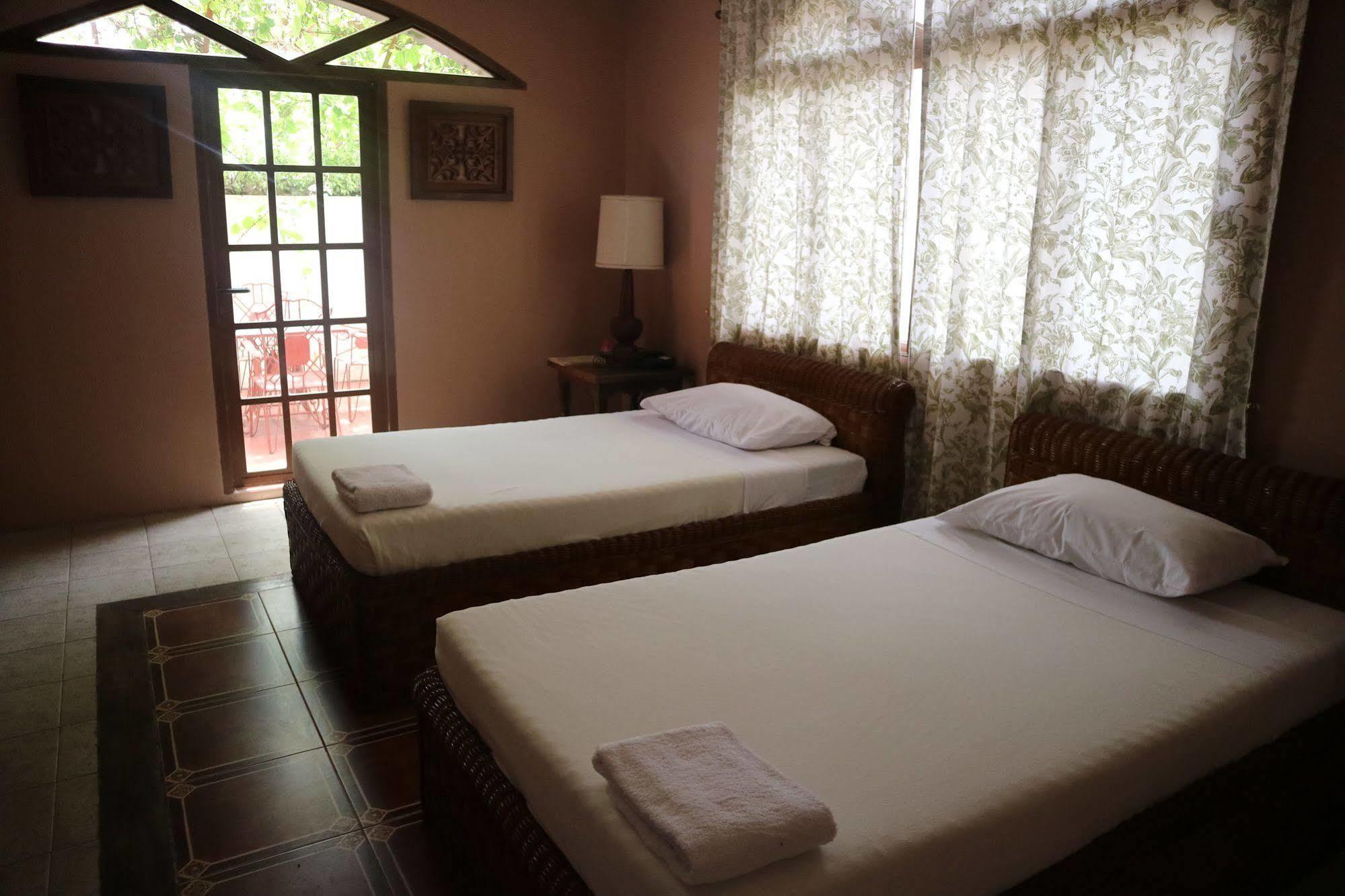 Casa La Granja Hotel Iloilo City Ngoại thất bức ảnh