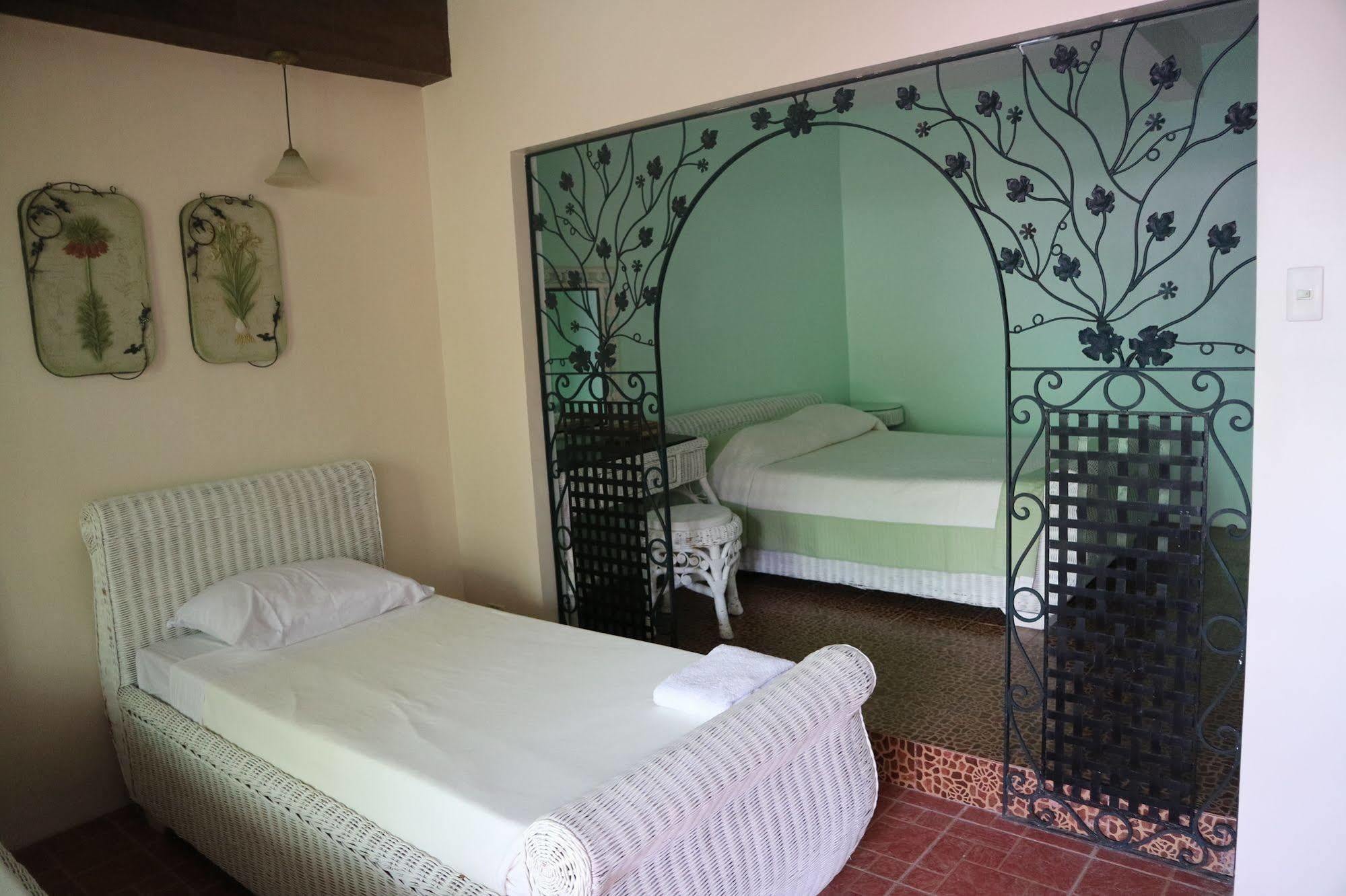 Casa La Granja Hotel Iloilo City Ngoại thất bức ảnh