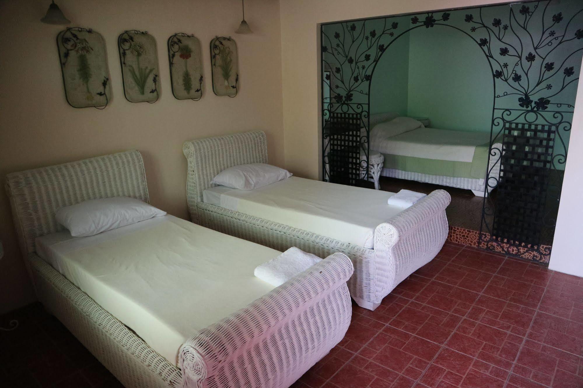 Casa La Granja Hotel Iloilo City Ngoại thất bức ảnh