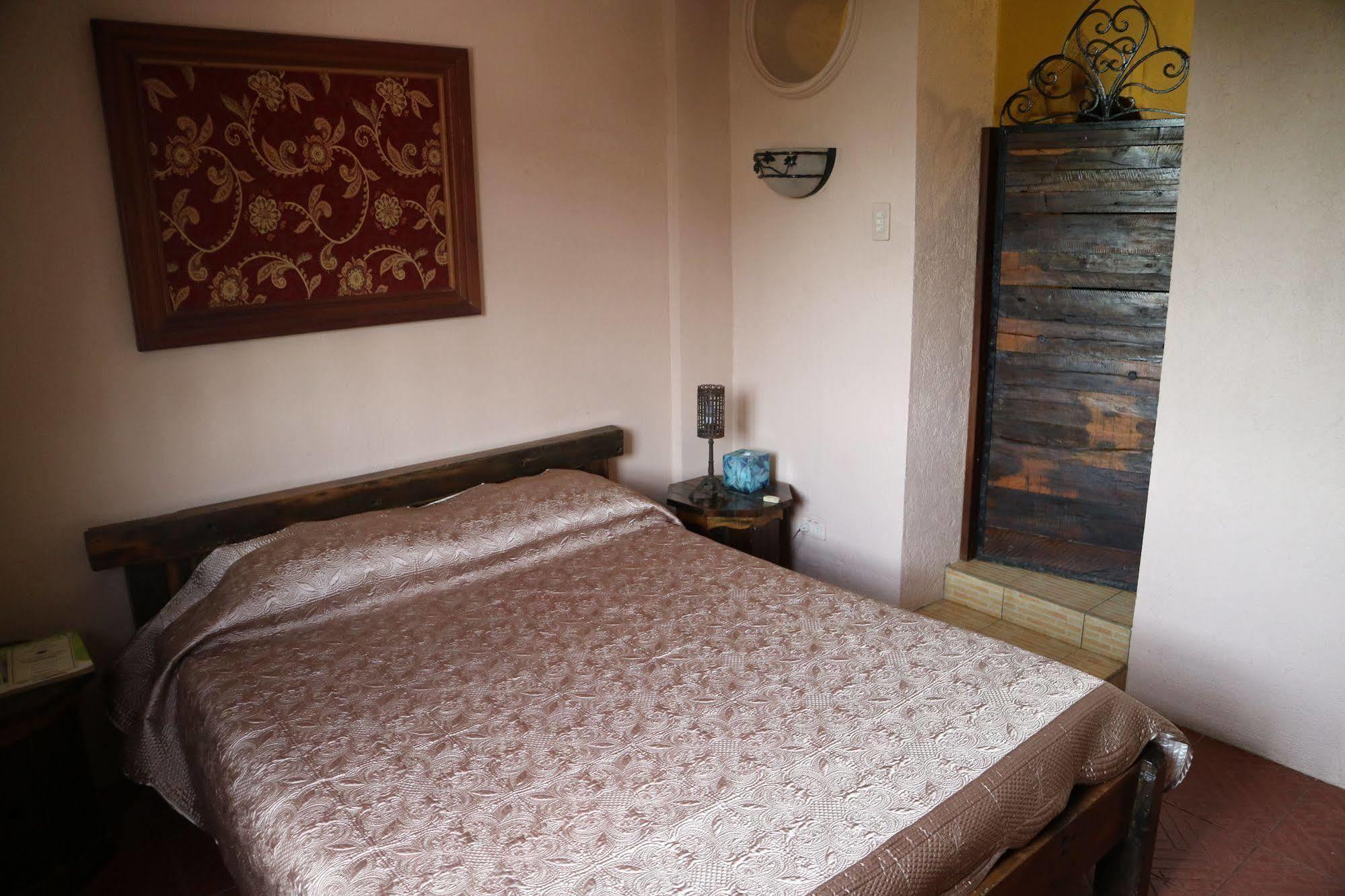 Casa La Granja Hotel Iloilo City Ngoại thất bức ảnh